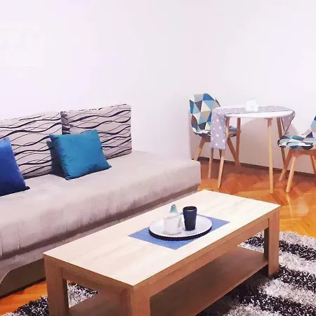 Apartman Oktobarska Lägenhet